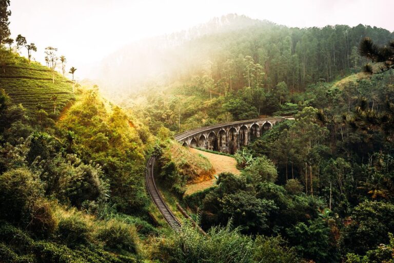 Sri Lanka oder Bali: Nine Arch Bridge im Hochland von Sri Lanka